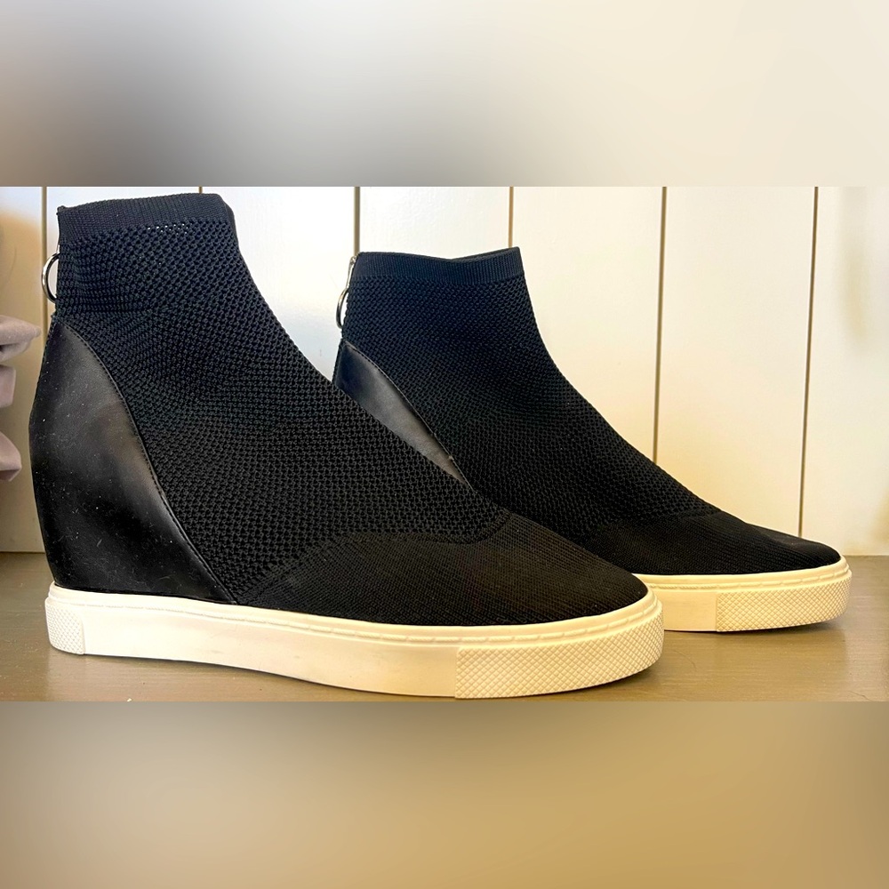 Steve Madden Lizzy Flyknit sz 9M sneakers 3” hidden wedge heel